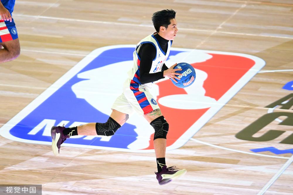 随着国际足 随着国际足